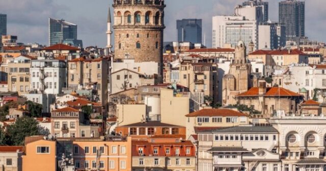 QƏRB RUSİYANI ÇÖKDÜRÜR, RUSLAR TÜRKİYƏDƏ REKORD QIRIR