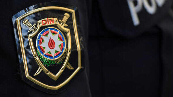 Yevlaxda azyaşlını döyən polis işdən çıxarıldı