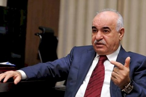 ELTON MƏMMƏDOV FƏHLƏLƏRİ İŞLƏDİB PULUNU VERMƏDİ… KEÇMİŞ DEPUTAT FƏHLƏLƏRİ POLİSLƏ  HƏDƏLƏYİR