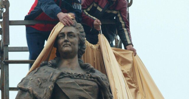 Odessada Suvorov və İkinci Yekaterinanın abidələri sökülüb – FOTO