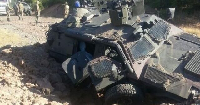 Türkiyədə içində bomba olan avtomobil partladıldı: 8 polis yaralandı