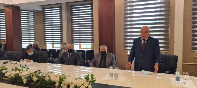 İnsan var tarixdə yaşayır, İnsan var tarix yaradır