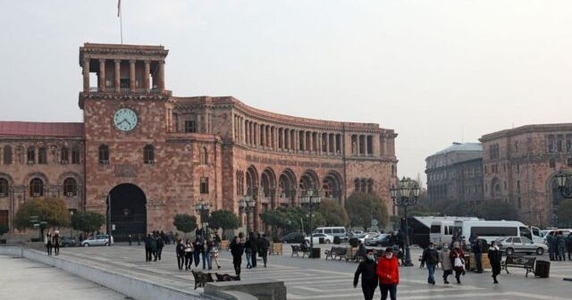 İRƏVAN PARÇALANMA ASTANASINDA