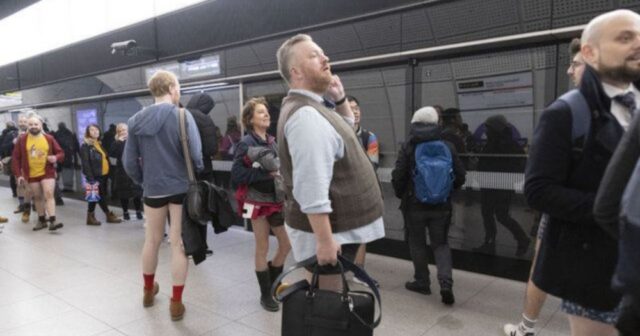 Metroda şalvarsız bir gün – Fotolar
