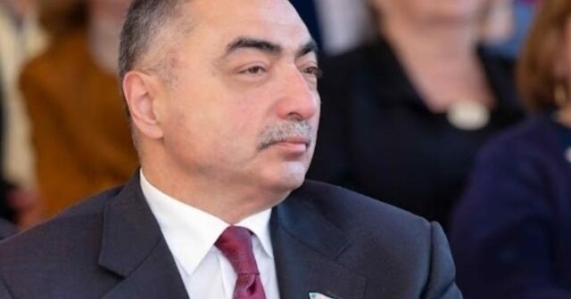 “Boş vaxtımda deputat nişanımı çıxarıb Bakının mərkəzində gəzirəm” — Millət vəkili