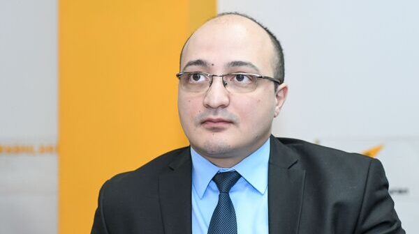 “ÖLKƏDƏN ÇIXAN SİYASƏTÇİLƏR SÜZGƏCDƏN KEÇİRİLMƏLİDİR”