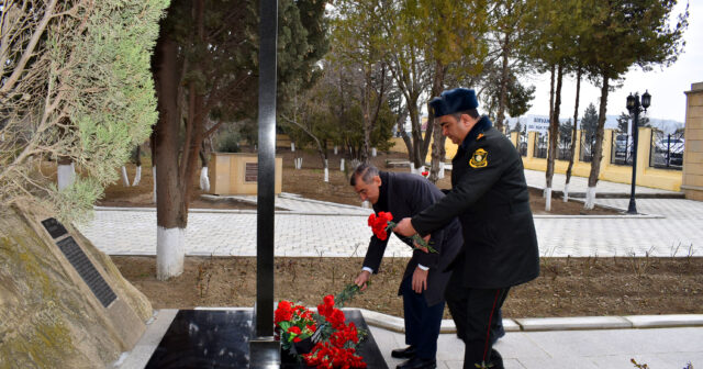 Şirvan Şəhər İcra Hakimiyyətinin başçısı ənənəvi olaraq sonuncu cümə axşamı Şəhidlər Xiyabanını ziyarət edib