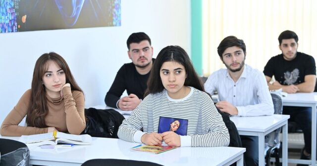 Ali məktəb tələbələri üçün Prezident təqaüdünün məbləği 275 manata qaldırılıb