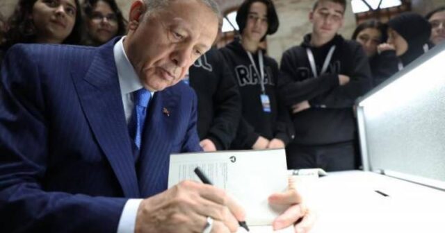 “Burada pendir, kolbasa satırdıq” – Ərdoğanın uşaqlıq xatirəsi…
