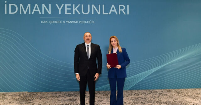 Prezident bir qrup idmançıya mənzil verdi-VİDEO
