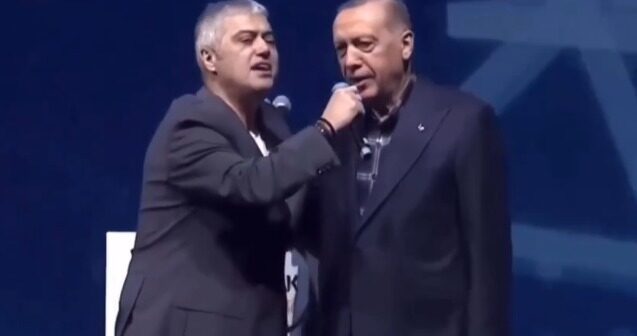 Məşhur mahnısını Ərdoğanla birlikdə oxudu – Video