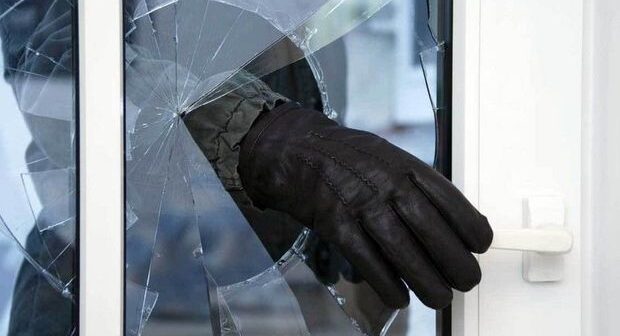 Bakıda mənzildən 15 min dollarlıq antik əşyalar oğurlandı
