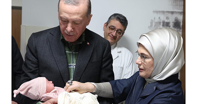 Ərdoğan zəlzələdən zərər görənləri ziyarət etdi – Fotolar