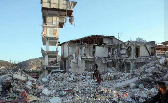 Hatayda bina özü çökdü, artırmasına heç nə olmadı-FOTO