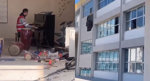 Türkiyənin “Pianoçu”su duyğulandırdı: Hatayda müəllim dağılmış məktəbə girdi, piano çaldı – VİDEO