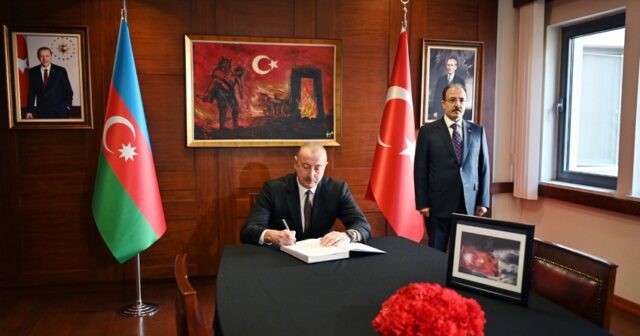 Prezident İlham Əliyev Türkiyə səfirliyində olub, başsağlığı verib