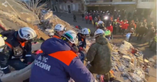 Dağıntılar altından külli miqdarda pul çıxdı