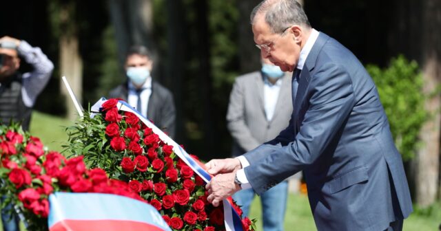 Sergey Lavrov Fəxri və Şəhidlər xiyabanlarını ziyarət edib-FOTO