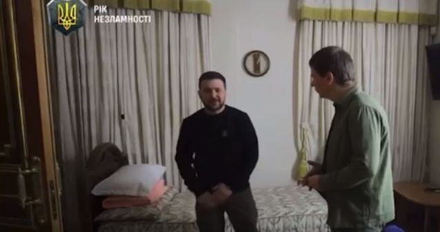 Zelenski 1 ildi bu birotaqlı evdə yaşayır – VİDEO