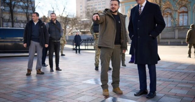 BAYDENİN UKRAYNAYA GİZLİ GEDİŞİNİN PƏRDƏARXASI
