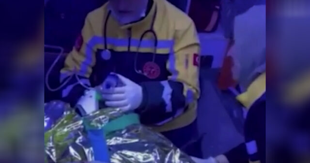 138 saat sonra xilas edilən qadın: “Nə olar, məni özəl xəstəxanaya aparmayın, pulum yoxdur” – VİDEO