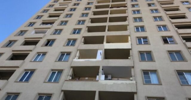Tanınmış cərrahın yaşadığı binanın zirzəmisində qaraj yeri üçün sütunu kəsdilər – VİDEO