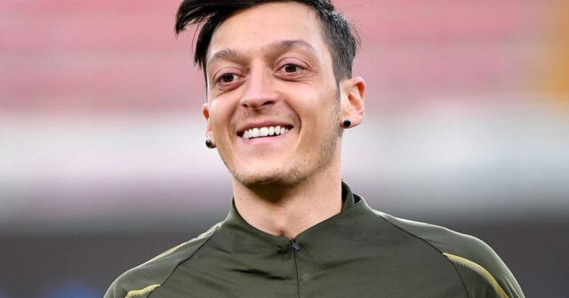 Məsut Özil karyerasını bitirdi