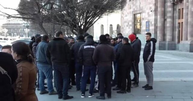 ERMƏNİSTANDA HƏLAK OLAN 15 HƏRBÇİNİN YAXINLARI AYAĞA QALXDI