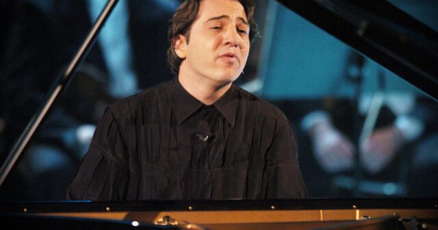 Türkiyəli pianoçu üsyan etdi: “Başa düşdük, öləcəyik”
