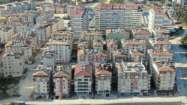 Yerlə-yeksan olan Hatayın bu məhəlləsində heç bir bina dağılmadı – İnanılmaz görüntülər