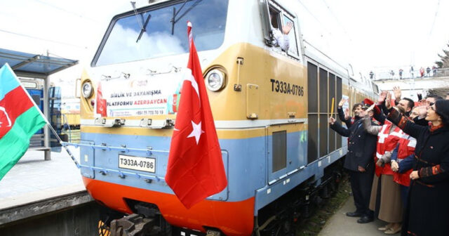 Azərbaycanda dəmir yolu ilə Türkiyəyə 25 konteyner yardım yola salındı (FOTOLAR)
