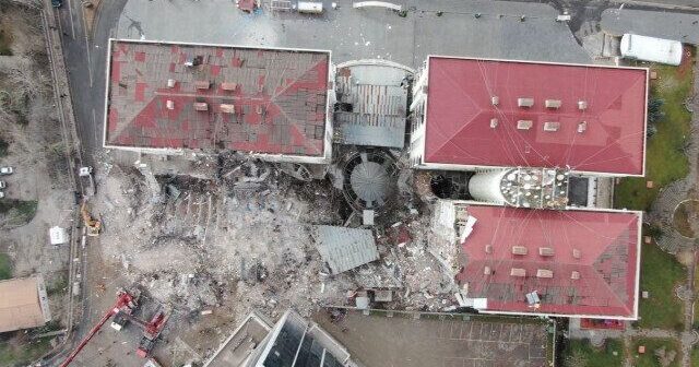 İki podratçı öz tikdikləri binada dağıntılar altında öldü