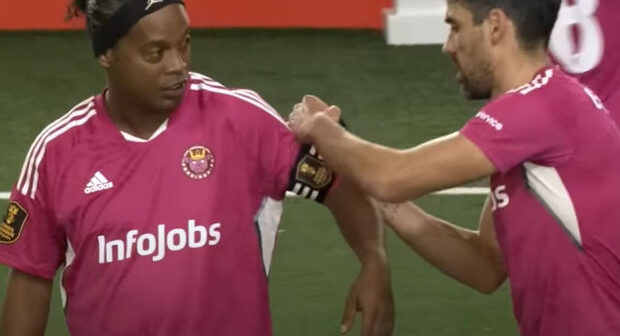 Əfsanəvi Ronaldinyo futbola qayıtdı, 1 milyondan çox izləndi – VİDEO