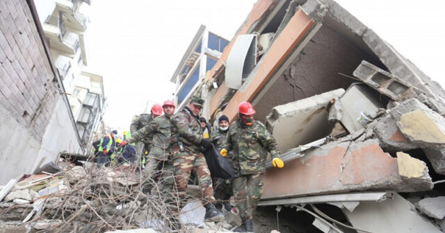 Xilasedicilərimiz Türkiyədə neçə bəfəri dağıntılar altından çıxara bilib? (FOTO/VİDEO)
