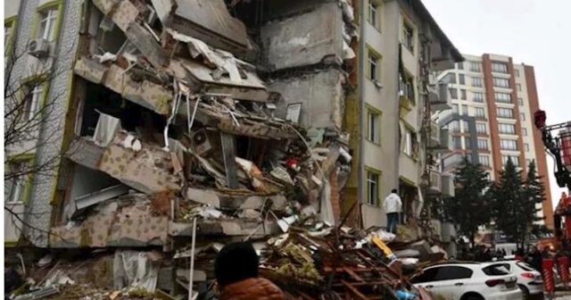 Türkiyədə zəlzələdə xəsarət alanlar müalicə üçün Bakıya gətirildi