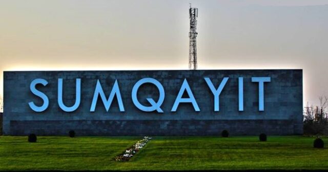 SUMQAYITLILAR “XƏMSƏ” VƏ “ÇƏNLİBEL”DƏN BOĞAZA YIĞILIB… İCRA SƏSİNİ ÇIXARMIR…VİDEO