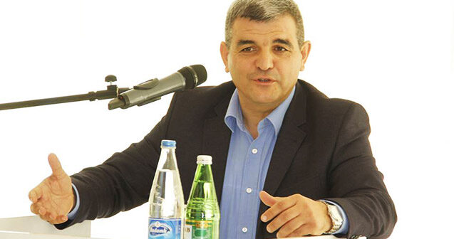 Güllələnən Fazil Mustafadan ilk açıqlama: “Maşından tullandım”