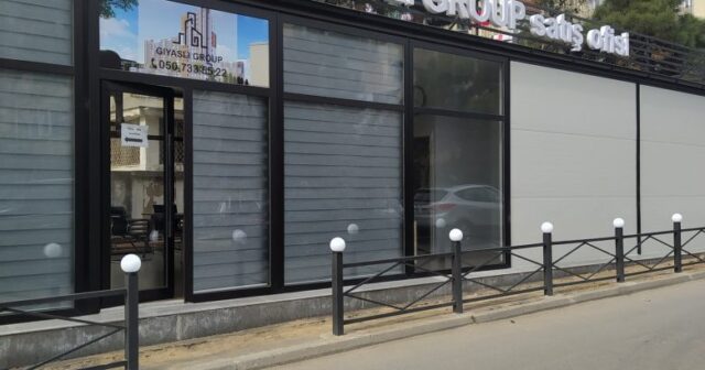 “Giyaslı Group” gecə Bakının mərkəzində ağacları kəsib, bina tikir (FOTOFAKT)