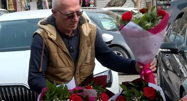 8 Mart bayramında qadınların üzünü güldürən hədiyyə nədir? – VİDEO