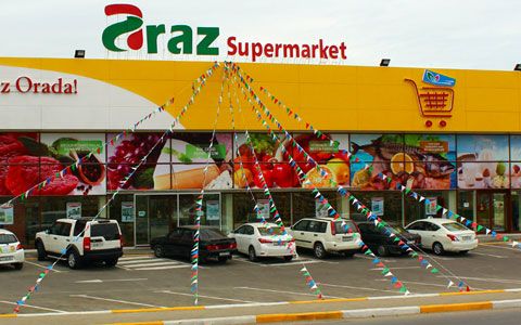 “Araz” marketlərində vaxtı keçmiş mallar satışa çıxarılır.. – Buna görə hansı cəzalar nəzərdə tutulur?