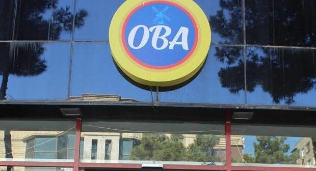 “OBA” MARKET İŞÇİSİ AZYAŞLINI OĞURLUQDA İTTİHAM EDƏRƏK VURUB… – FOTO