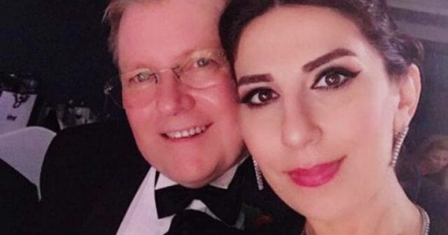 “Tamaşama baxıb çıxandan sonra mənə bir məktub yazıb, teatrın mühafizəsinə qoydu”