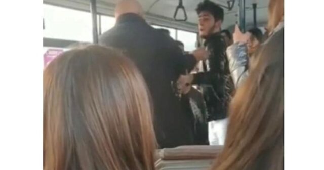 Bakıda avtobusda dava görün nə üstündə düşüb-VİDEO