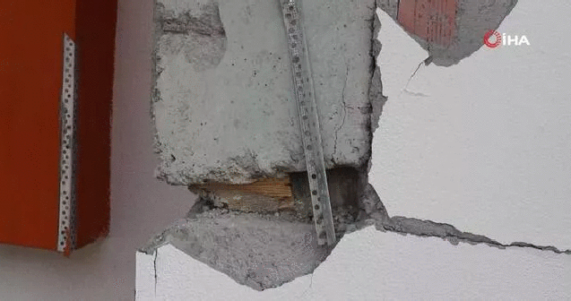 Dağılan binalarda sütunların içinə taxta doldurublarmış