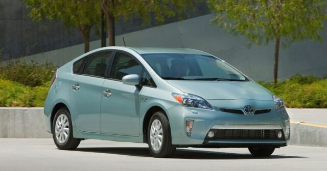Yeniyetmələrdən “Prius” sürücüsünə ağlasığmaz addım – VİDEO