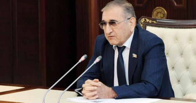 Deputat əyilən binaya görə “Kristal Abşeron”u tənqid etdi: “Başdansovdu iş görürlər…”