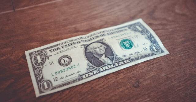 HƏBSXANAYA DÜŞMƏK ÜÇÜN QƏSDƏN BANKDAN 1 DOLLAR OĞURLADI