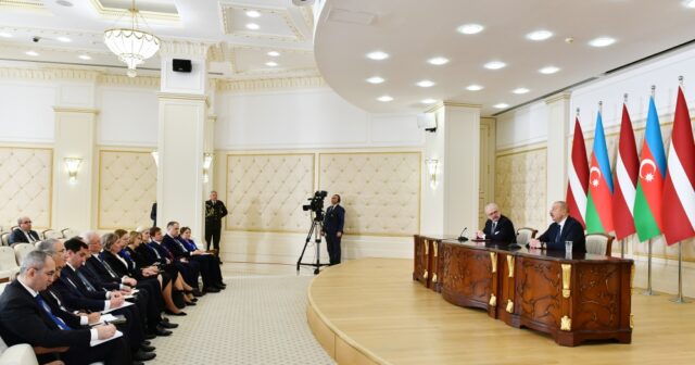 Azərbaycan və Latviya Prezidentləri bəyanatlarla çıxış etdilər – Fotolar
