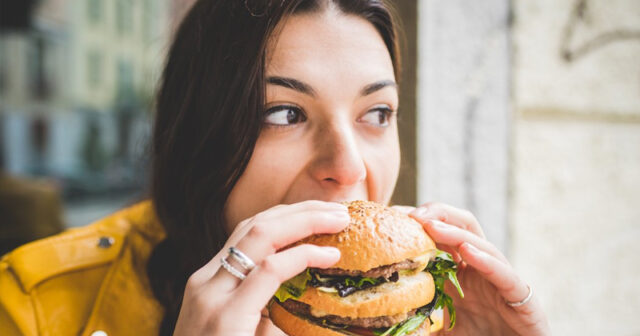 Fast food və qırmızı ət yeniyetmə qızlarda nəyə səbəb olur? (ARAŞDIRMA)