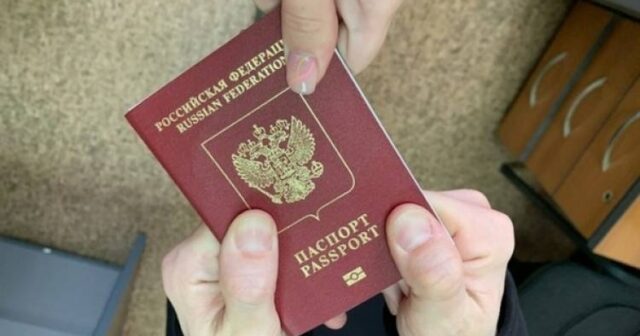 RUSİYADA MƏMURLARIN PASPORTLARI GÖTÜRÜLÜR – “FİNANCİAL TİMES”